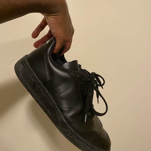 Men's V-10 Bastille Vegan Leather Sneakers - Picture 2 of 5